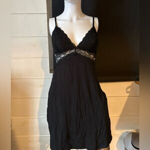 La Vie En Rose Black Lace-Trim Chemise